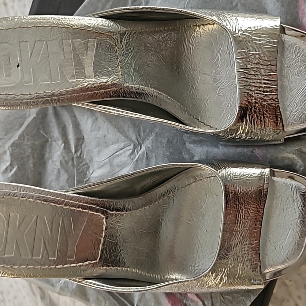 Shoes - Picture 7 of 8